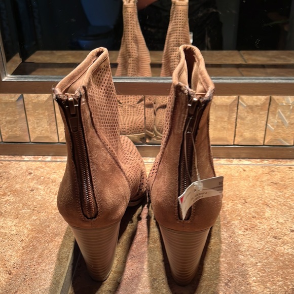 NWT Faux Suede Carmel Booties - Picture 4 of 7